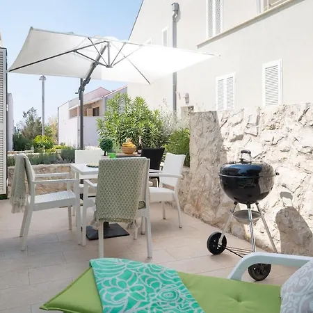 Sunny 121 With Private Access Apartment Petrčane