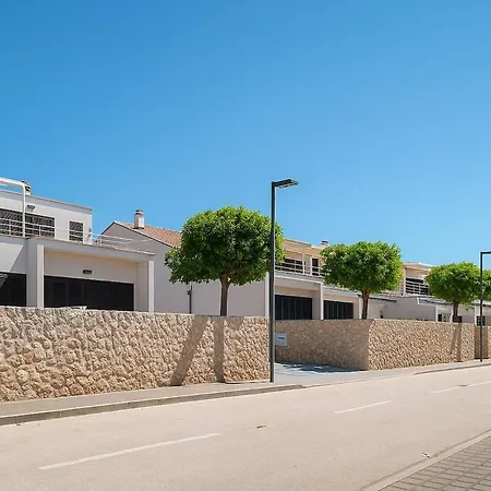 Sunny 121 With Private Access