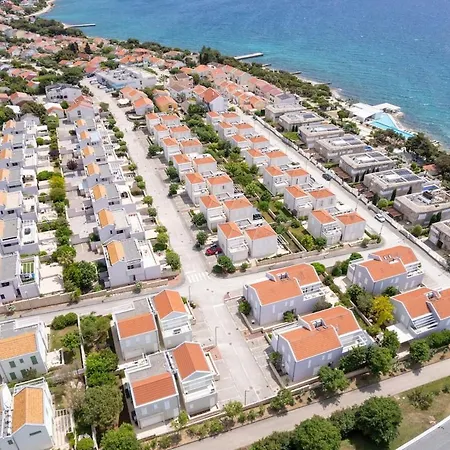 Sunny 121 With Private Access Apartman *