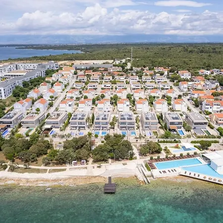Apartment Sunny 121 With Private Access *