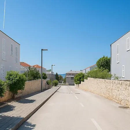 Sunny 121 With Private Access Apartment Petrčane