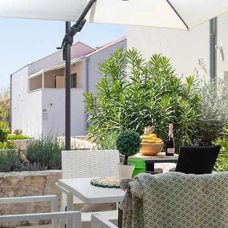 Apartman Sunny 121 With Private Access Petrčane