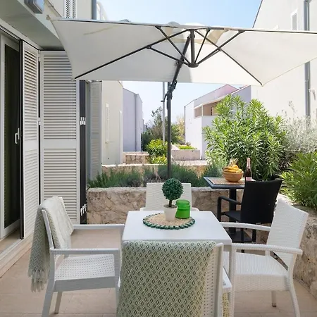 Sunny 121 With Private Access